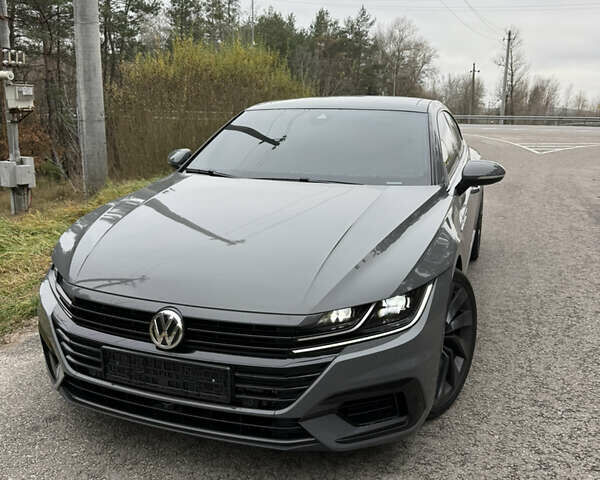 Серый Фольксваген Arteon, объемом двигателя 2 л и пробегом 142 тыс. км за 25900 $, фото 1 на Automoto.ua