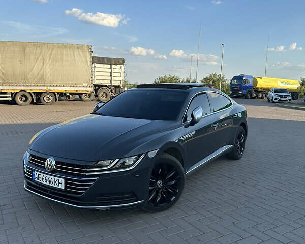 Серый Фольксваген Arteon, объемом двигателя 2 л и пробегом 140 тыс. км за 30000 $, фото 1 на Automoto.ua