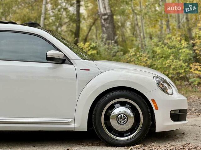Белый Фольксваген Битл, объемом двигателя 2.5 л и пробегом 229 тыс. км за 9499 $, фото 1 на Automoto.ua