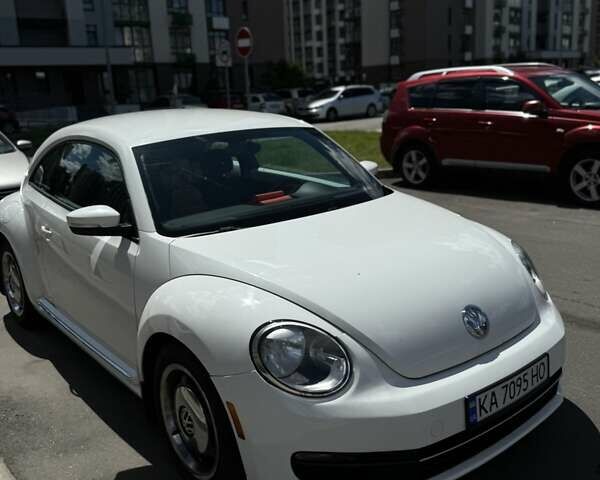 Белый Фольксваген Битл, объемом двигателя 2.5 л и пробегом 170 тыс. км за 10000 $, фото 1 на Automoto.ua