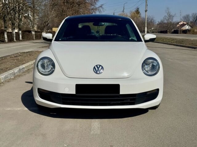 Белый Фольксваген Битл, объемом двигателя 2.5 л и пробегом 244 тыс. км за 8900 $, фото 1 на Automoto.ua