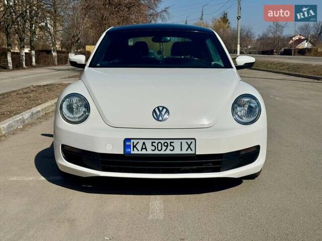 Белый Фольксваген Битл, объемом двигателя 2.5 л и пробегом 244 тыс. км за 8900 $, фото 1 на Automoto.ua