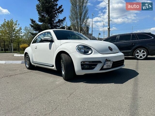 Белый Фольксваген Битл, объемом двигателя 2.5 л и пробегом 208 тыс. км за 9499 $, фото 1 на Automoto.ua