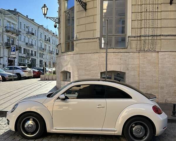 Белый Фольксваген Битл, объемом двигателя 1.4 л и пробегом 70 тыс. км за 13400 $, фото 1 на Automoto.ua