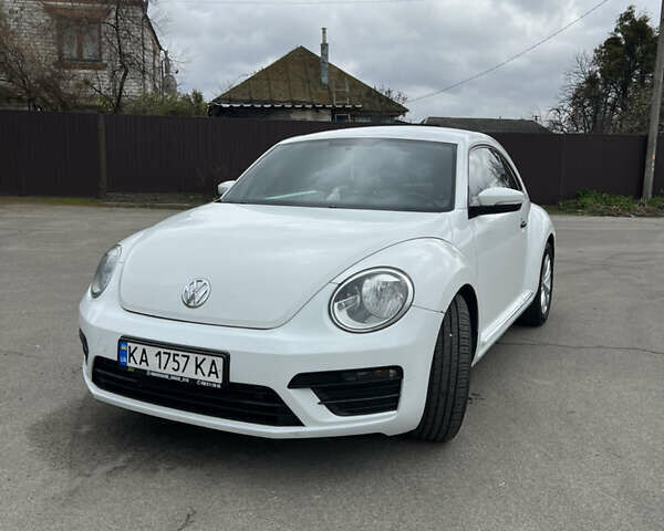 Белый Фольксваген Битл, объемом двигателя 1.8 л и пробегом 107 тыс. км за 12499 $, фото 1 на Automoto.ua