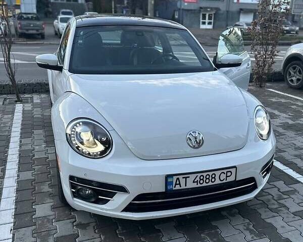 Белый Фольксваген Битл, объемом двигателя 1.98 л и пробегом 102 тыс. км за 15000 $, фото 1 на Automoto.ua