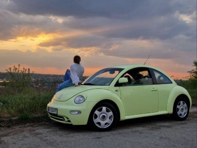 Желтый Фольксваген Битл, объемом двигателя 2 л и пробегом 197 тыс. км за 4000 $, фото 1 на Automoto.ua