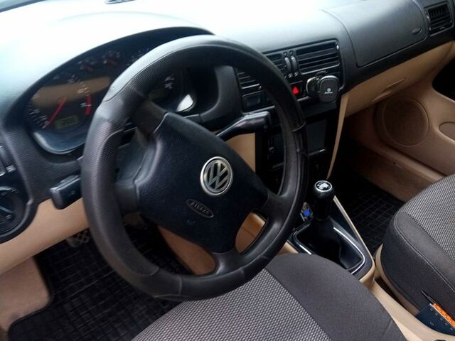 Белый Фольксваген Бора, объемом двигателя 1.6 л и пробегом 240 тыс. км за 3850 $, фото 1 на Automoto.ua