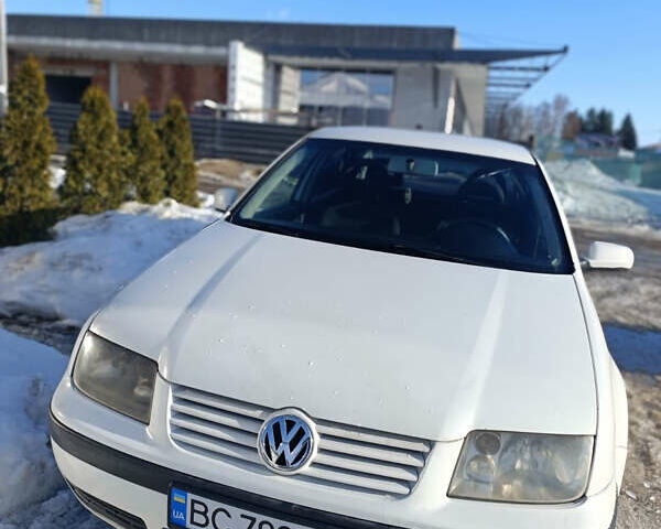 Белый Фольксваген Бора, объемом двигателя 1.9 л и пробегом 440 тыс. км за 3000 $, фото 1 на Automoto.ua