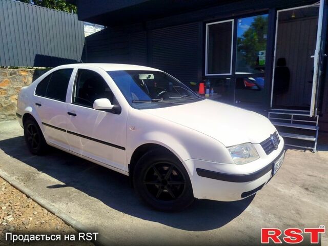 Белый Фольксваген Бора, объемом двигателя 1.6 л и пробегом 345 тыс. км за 3550 $, фото 1 на Automoto.ua