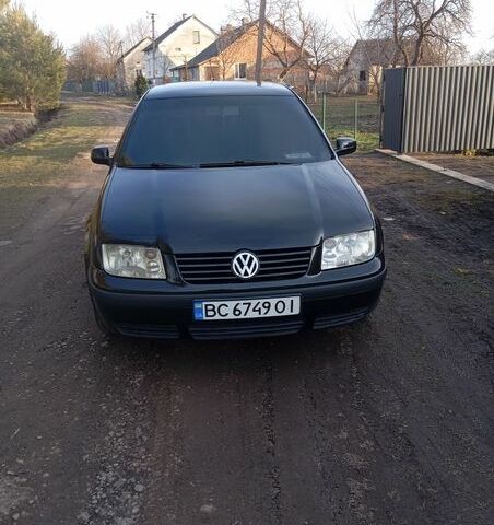 Черный Фольксваген Бора, объемом двигателя 1.6 л и пробегом 387 тыс. км за 2700 $, фото 1 на Automoto.ua