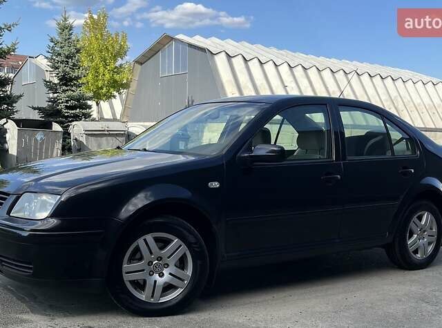 Черный Фольксваген Бора, объемом двигателя 1.6 л и пробегом 296 тыс. км за 3700 $, фото 1 на Automoto.ua