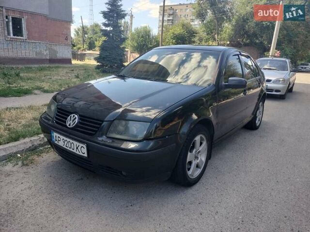 Черный Фольксваген Бора, объемом двигателя 1.6 л и пробегом 470 тыс. км за 3500 $, фото 1 на Automoto.ua