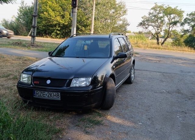 Чорний Фольксваген Бора, об'ємом двигуна 2 л та пробігом 450 тис. км за 3000 $, фото 1 на Automoto.ua