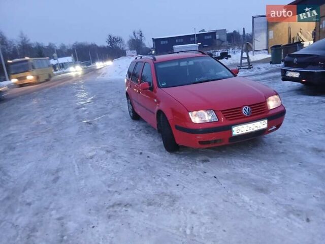 Красный Фольксваген Бора, объемом двигателя 1.6 л и пробегом 199 тыс. км за 3750 $, фото 1 на Automoto.ua