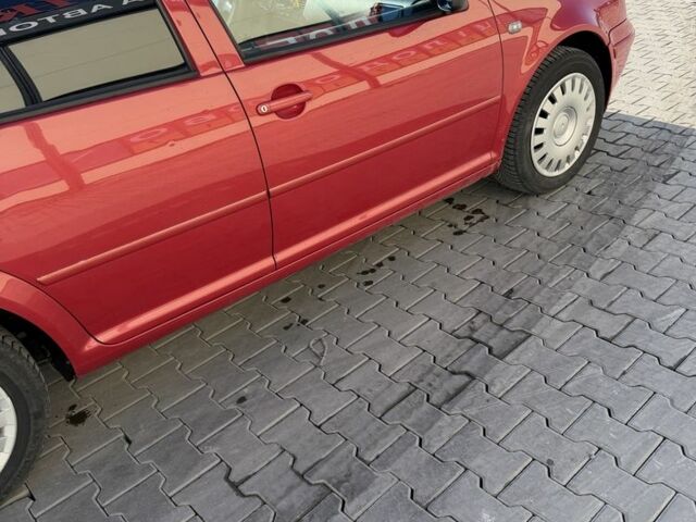 Красный Фольксваген Бора, объемом двигателя 1.6 л и пробегом 240 тыс. км за 4500 $, фото 1 на Automoto.ua