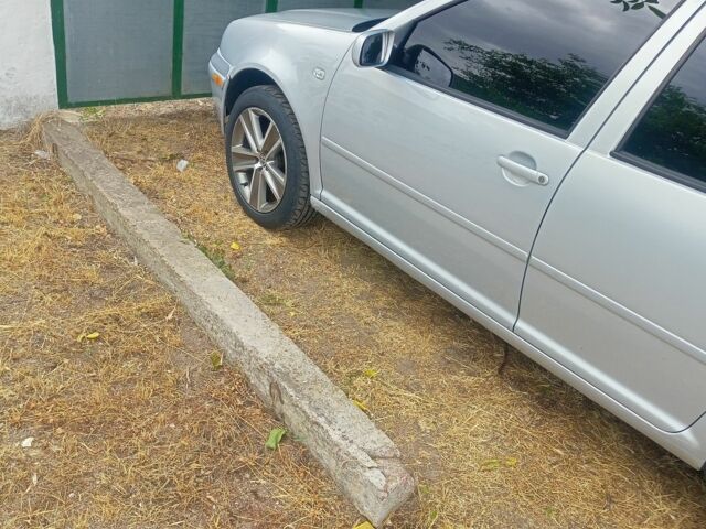 Серый Фольксваген Бора, объемом двигателя 0 л и пробегом 300 тыс. км за 4000 $, фото 1 на Automoto.ua