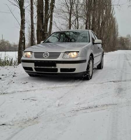 Сірий Фольксваген Бора, об'ємом двигуна 1.6 л та пробігом 192 тис. км за 5500 $, фото 1 на Automoto.ua