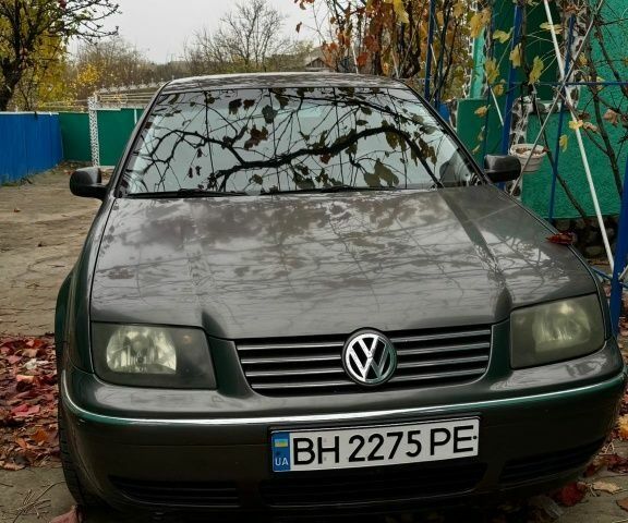 Серый Фольксваген Бора, объемом двигателя 1.6 л и пробегом 290 тыс. км за 3000 $, фото 1 на Automoto.ua