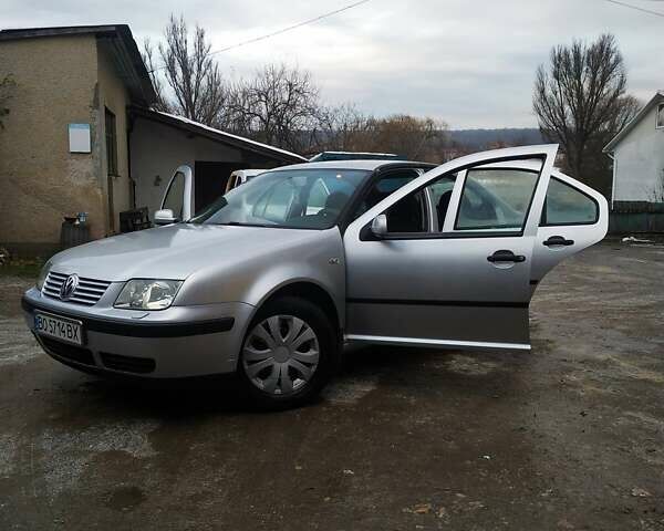 Серый Фольксваген Бора, объемом двигателя 1.6 л и пробегом 257 тыс. км за 4200 $, фото 1 на Automoto.ua