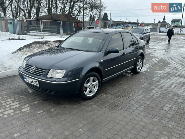 Серый Фольксваген Бора, объемом двигателя 1.6 л и пробегом 275 тыс. км за 4000 $, фото 1 на Automoto.ua