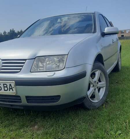 Сірий Фольксваген Бора, об'ємом двигуна 1.6 л та пробігом 300 тис. км за 4000 $, фото 1 на Automoto.ua