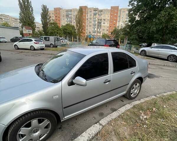 Серый Фольксваген Бора, объемом двигателя 1.6 л и пробегом 295 тыс. км за 5000 $, фото 1 на Automoto.ua