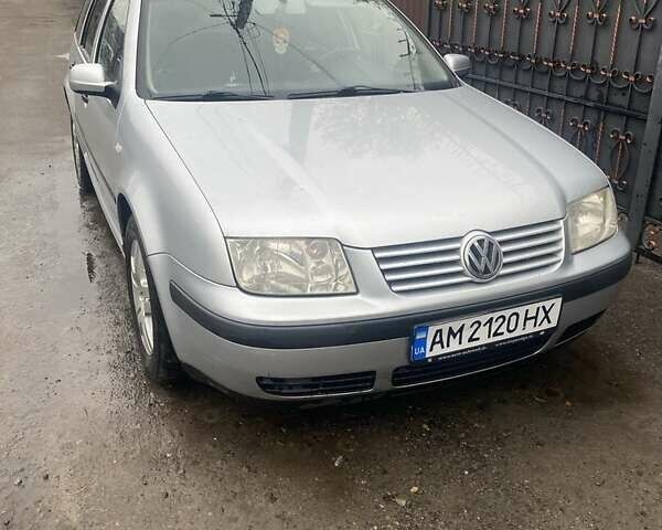 Сірий Фольксваген Бора, об'ємом двигуна 1.6 л та пробігом 304 тис. км за 3600 $, фото 1 на Automoto.ua