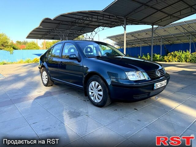 Синий Фольксваген Бора, объемом двигателя 1.6 л и пробегом 200 тыс. км за 4850 $, фото 1 на Automoto.ua