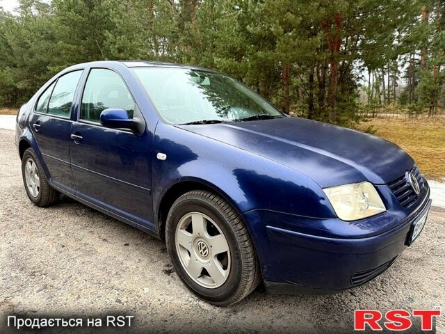 Синий Фольксваген Бора, объемом двигателя 1.6 л и пробегом 245 тыс. км за 3950 $, фото 1 на Automoto.ua