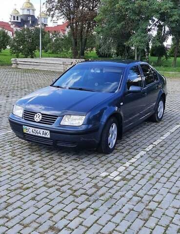 Синий Фольксваген Бора, объемом двигателя 1.6 л и пробегом 215 тыс. км за 4800 $, фото 1 на Automoto.ua