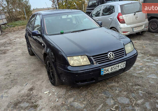 Фольксваген Бора 2001 у Млынове на Automoto.ua Синій Фольксваген Бора, об'ємом двигуна 1.98 л та пробігом 370 тис. км за 1899 $, фото 1 на Automoto.ua