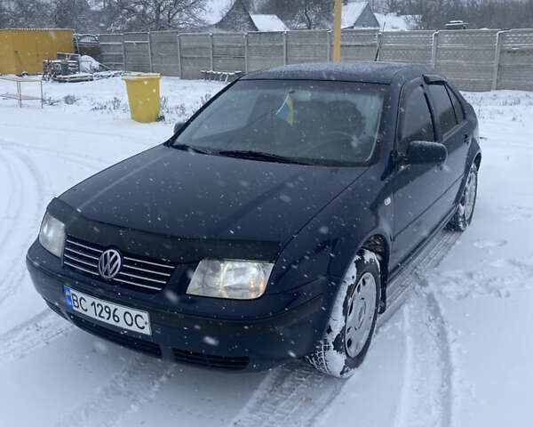 Синий Фольксваген Бора, объемом двигателя 1.6 л и пробегом 317 тыс. км за 3999 $, фото 1 на Automoto.ua