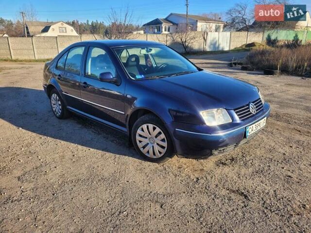 Синий Фольксваген Бора, объемом двигателя 1.9 л и пробегом 400 тыс. км за 3800 $, фото 1 на Automoto.ua