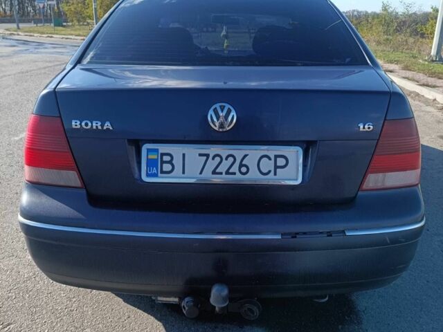 Синий Фольксваген Бора, объемом двигателя 1.6 л и пробегом 200 тыс. км за 3800 $, фото 1 на Automoto.ua