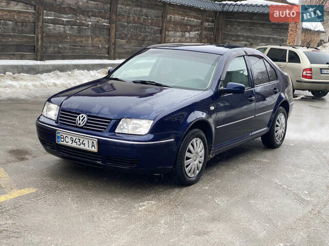 Синій Фольксваген Бора, об'ємом двигуна 1.6 л та пробігом 250 тис. км за 3800 $, фото 1 на Automoto.ua