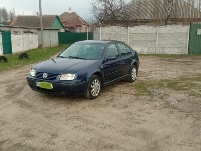 Синий Фольксваген Бора, объемом двигателя 1.6 л и пробегом 258 тыс. км за 2250 $, фото 1 на Automoto.ua