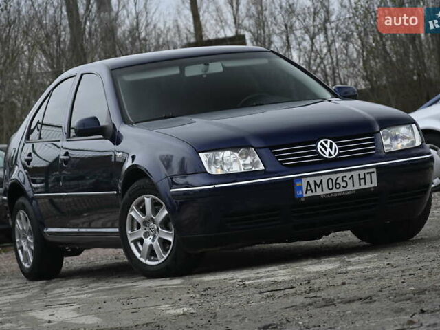 Синій Фольксваген Бора, об'ємом двигуна 1.6 л та пробігом 232 тис. км за 5600 $, фото 1 на Automoto.ua