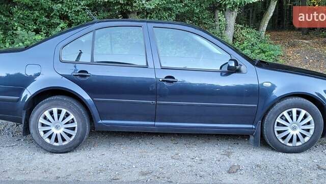 Фольксваген Бора 2004 в Тернополе на Automoto.ua Синий Фольксваген Бора, объемом двигателя 1.6 л и пробегом 193 тыс. км за 4600 $, фото 1 на Automoto.ua