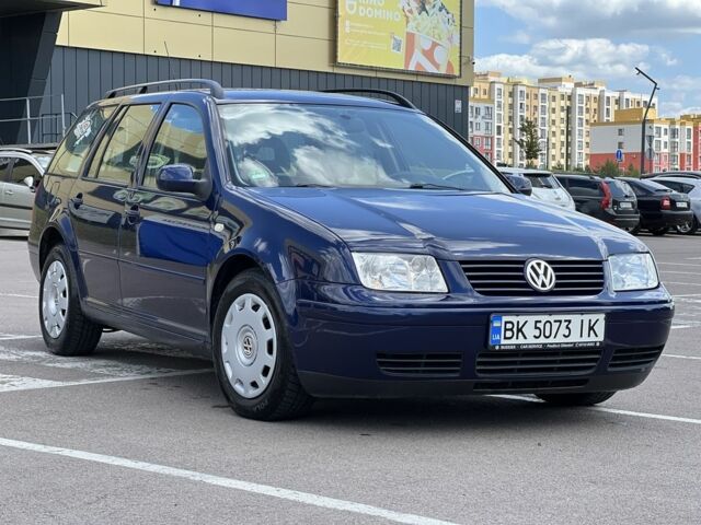 Синий Фольксваген Бора, объемом двигателя 1.6 л и пробегом 263 тыс. км за 3750 $, фото 1 на Automoto.ua