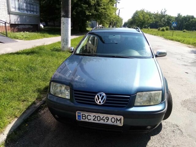 Синій Фольксваген Бора, об'ємом двигуна 1.6 л та пробігом 250 тис. км за 3300 $, фото 1 на Automoto.ua