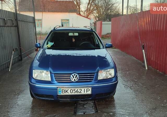 Синий Фольксваген Бора, объемом двигателя 1.9 л и пробегом 349 тыс. км за 4800 $, фото 1 на Automoto.ua