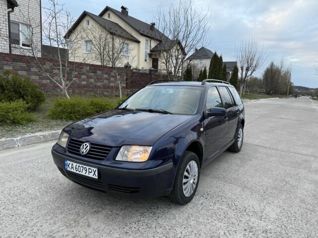 Синий Фольксваген Бора, объемом двигателя 1.9 л и пробегом 300 тыс. км за 3150 $, фото 1 на Automoto.ua