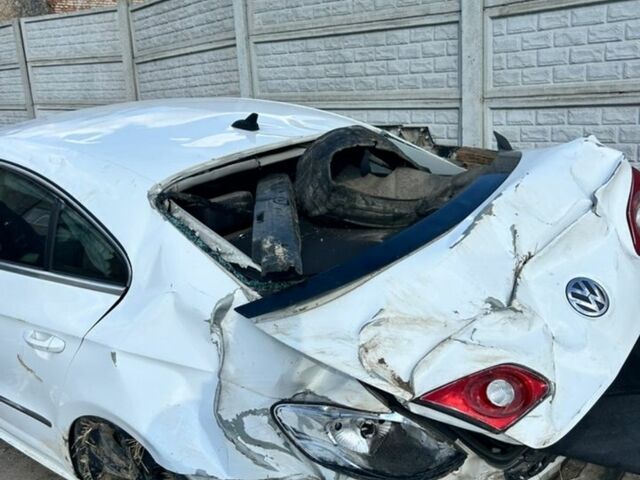 Белый Фольксваген CC / Passat CC, объемом двигателя 1.98 л и пробегом 250 тыс. км за 1499 $, фото 1 на Automoto.ua