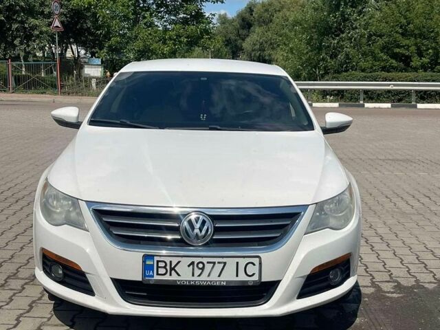 Білий Фольксваген CC / Passat CC, об'ємом двигуна 2 л та пробігом 305 тис. км за 7880 $, фото 1 на Automoto.ua