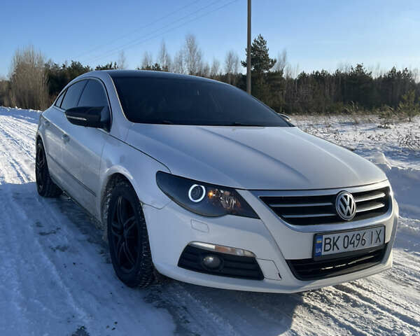 Белый Фольксваген CC / Passat CC, объемом двигателя 1.97 л и пробегом 312 тыс. км за 11000 $, фото 1 на Automoto.ua