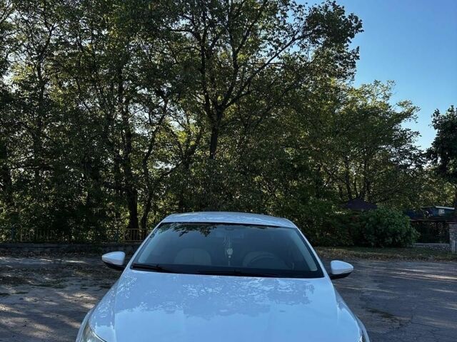 Білий Фольксваген CC / Passat CC, об'ємом двигуна 1.98 л та пробігом 327 тис. км за 8000 $, фото 1 на Automoto.ua