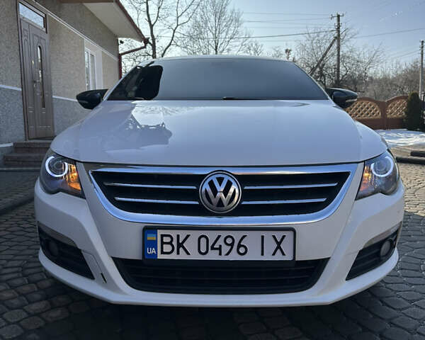Белый Фольксваген CC / Passat CC, объемом двигателя 1.97 л и пробегом 314 тыс. км за 11000 $, фото 1 на Automoto.ua