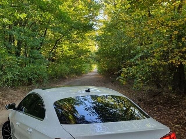 Білий Фольксваген CC / Passat CC, об'ємом двигуна 2 л та пробігом 270 тис. км за 11500 $, фото 1 на Automoto.ua