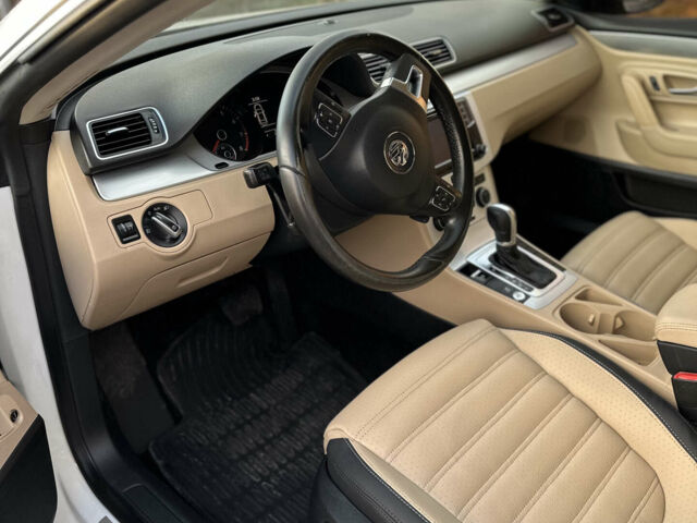 Белый Фольксваген CC / Passat CC, объемом двигателя 2 л и пробегом 214 тыс. км за 11000 $, фото 1 на Automoto.ua